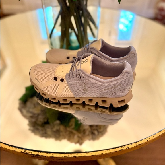 Periwinkle/Gray/White Sneakers OnRunning, Size 9 - Picture 2 of 6